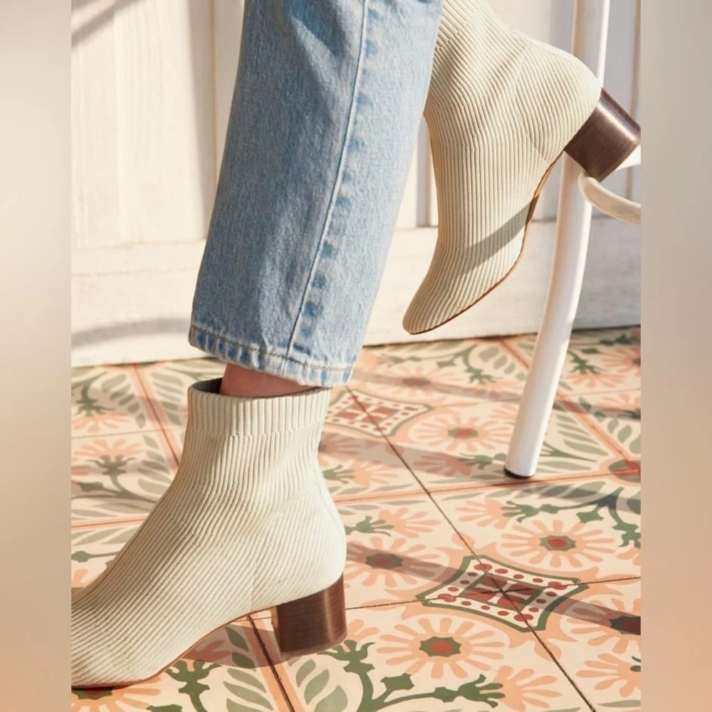 Everlane The Glove Boots Size 7.5 Bone Cream Stacked Heel